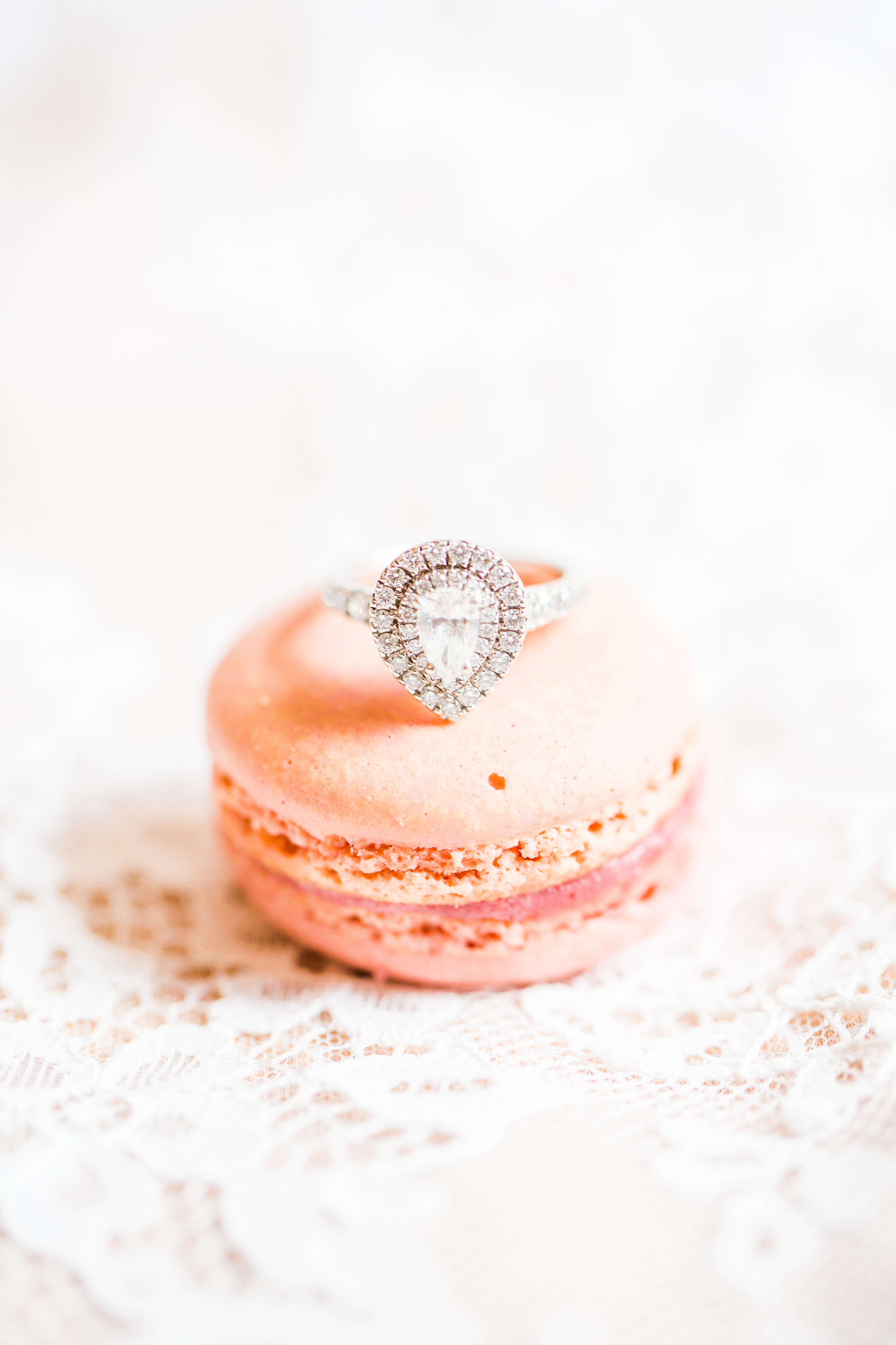 Ring shots on a wedding day are images that everyone loves to take and share but it can also be one of the most time restricting part of the day! In order to grab perfect detail shots with the rings I follow 6 simple steps to ensure that I get gorgeous shots quickly and efficiently!